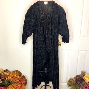 LULA ROE SHIRLEY BLACK KIMONO DUSTER SIZE SMALL